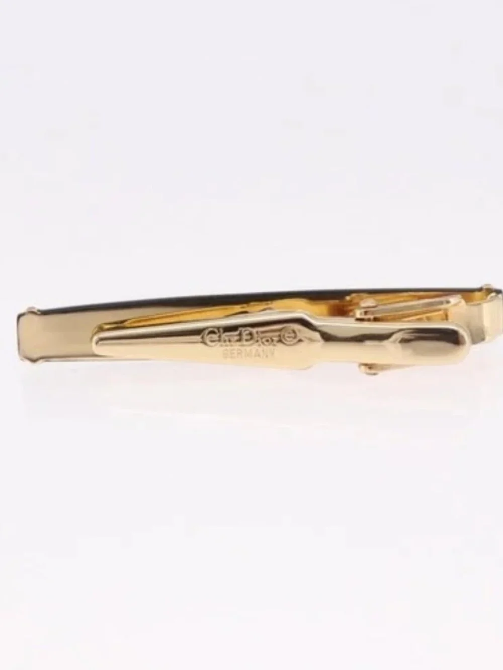 Dior brand	christian color	gold